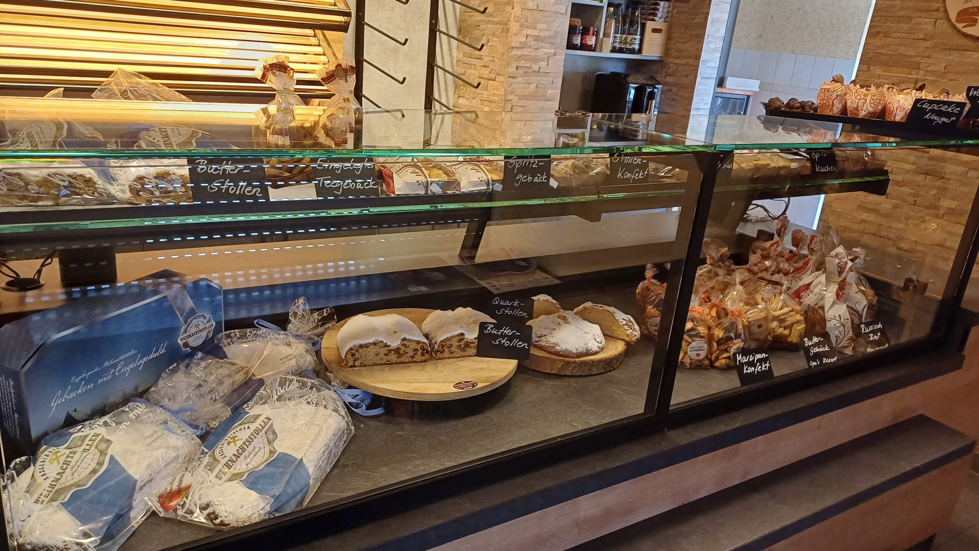 Ab sofort wieder erhältlich:  Butterstollen,  Mandelstollen, Mohnstollen, Schokostollen